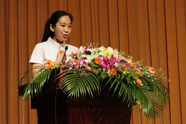 党总支书记高亭老师宣读了《关于表彰2012—2013学年上海师范大学谢晋